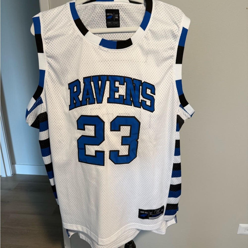 One Tree Hill Ravens Nathan Scott 23 signed James Lafferty 2Xl liminted edition